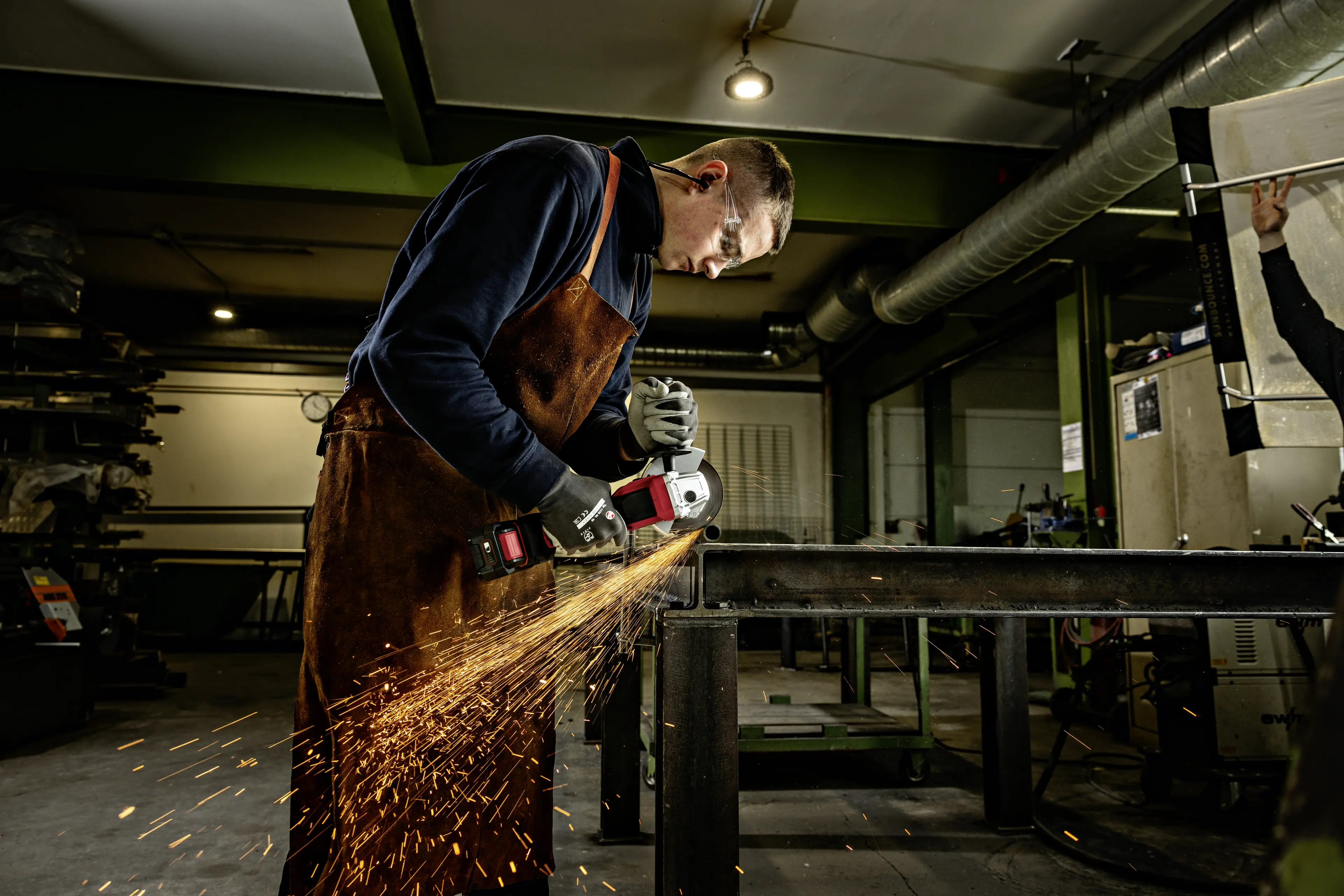 FLEX L 125 18.0-EC LD/5.0 Set, Aku úhlová bruska 18,0 V Light Duty, 125 mm + FLEX VC 2 L MC Hip 18.0-EC Kompaktní aku vysavač 1,5 l třída L