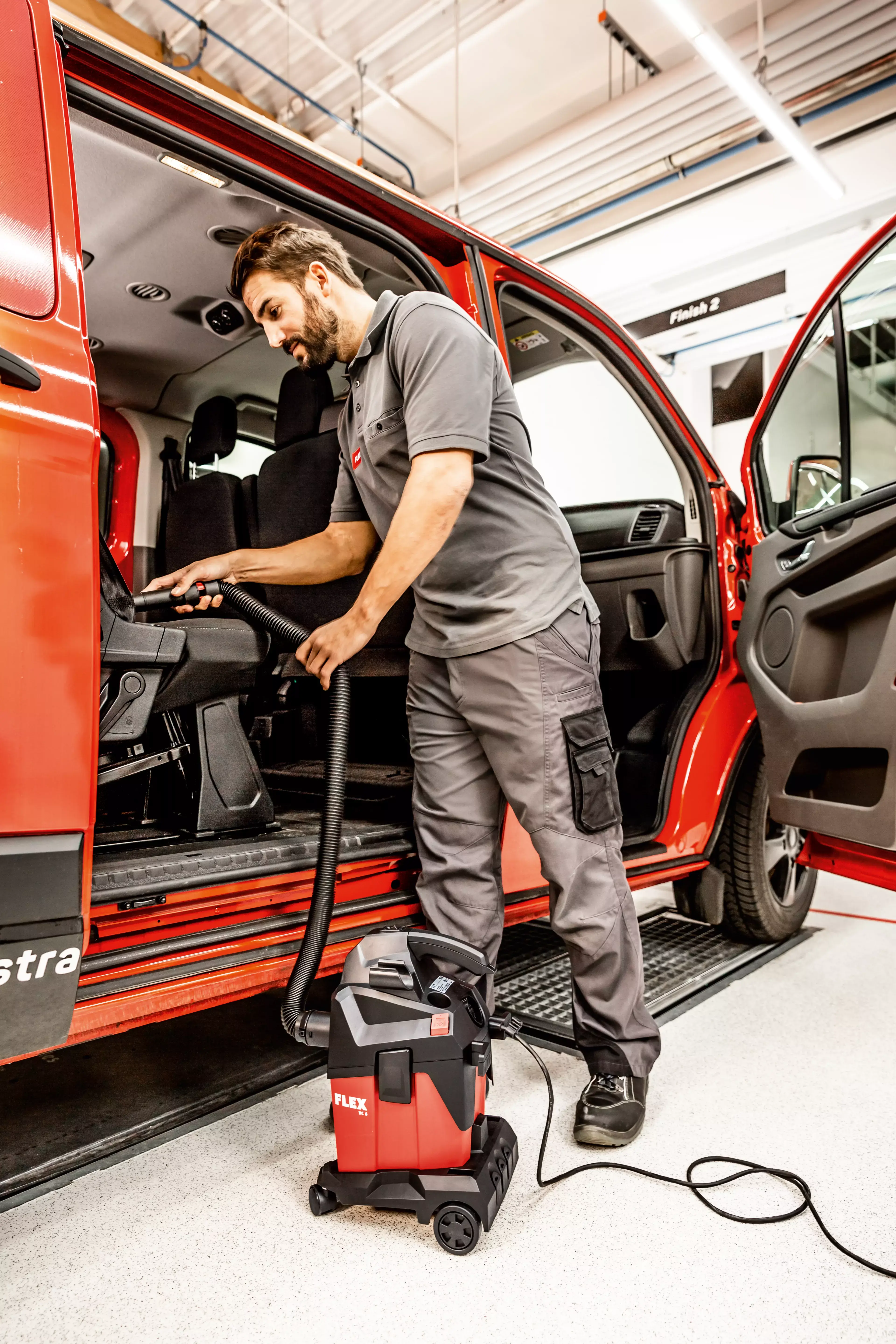 FLEX VC 6 L MC kompaktní vysavač 6 l, třída L + fleecové filtrační sáčky