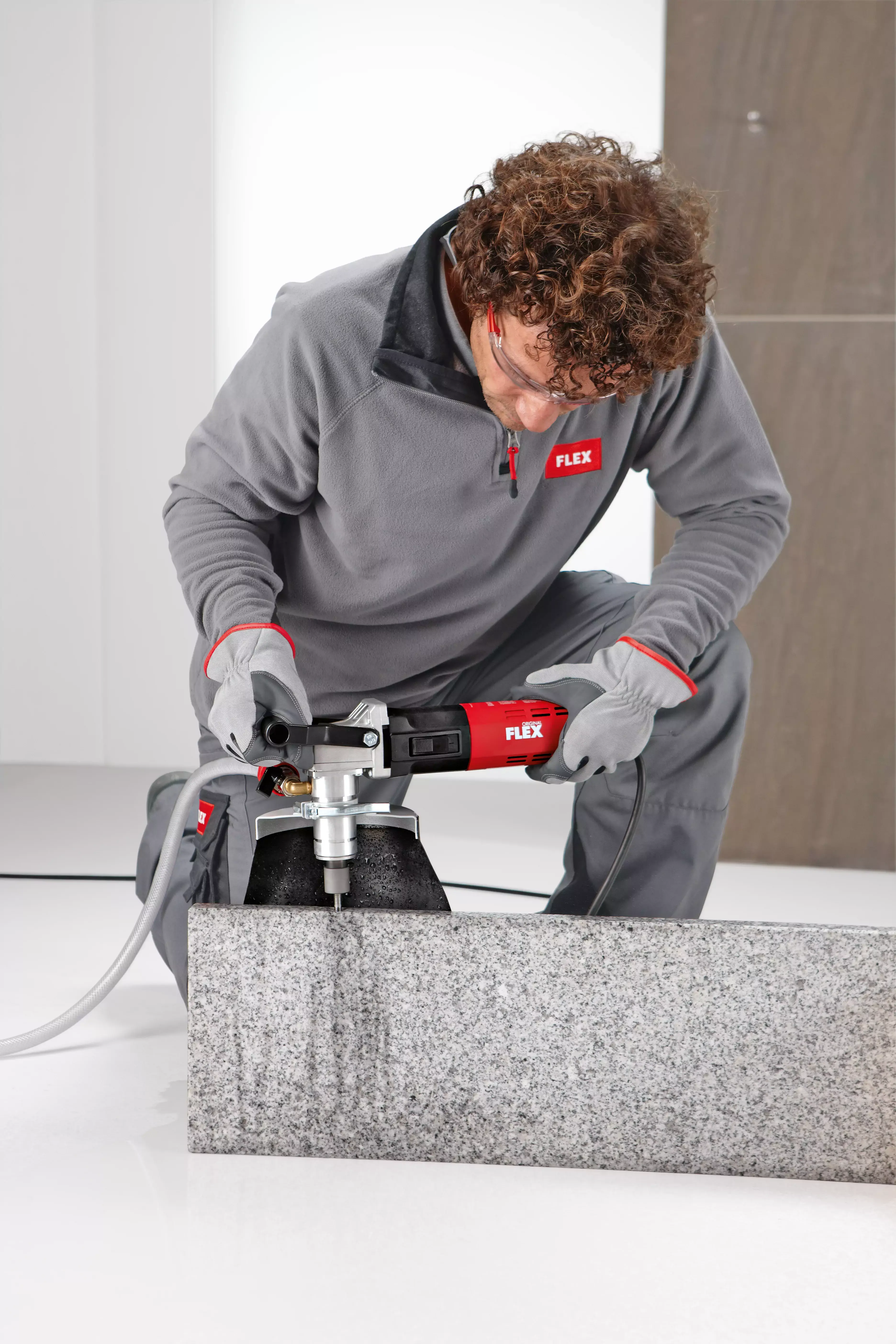 FLEX BHW 1549 VR, Vrtačka pro slepé díry s integrovaným přívodem vody, s PRCD ochranným spínačem