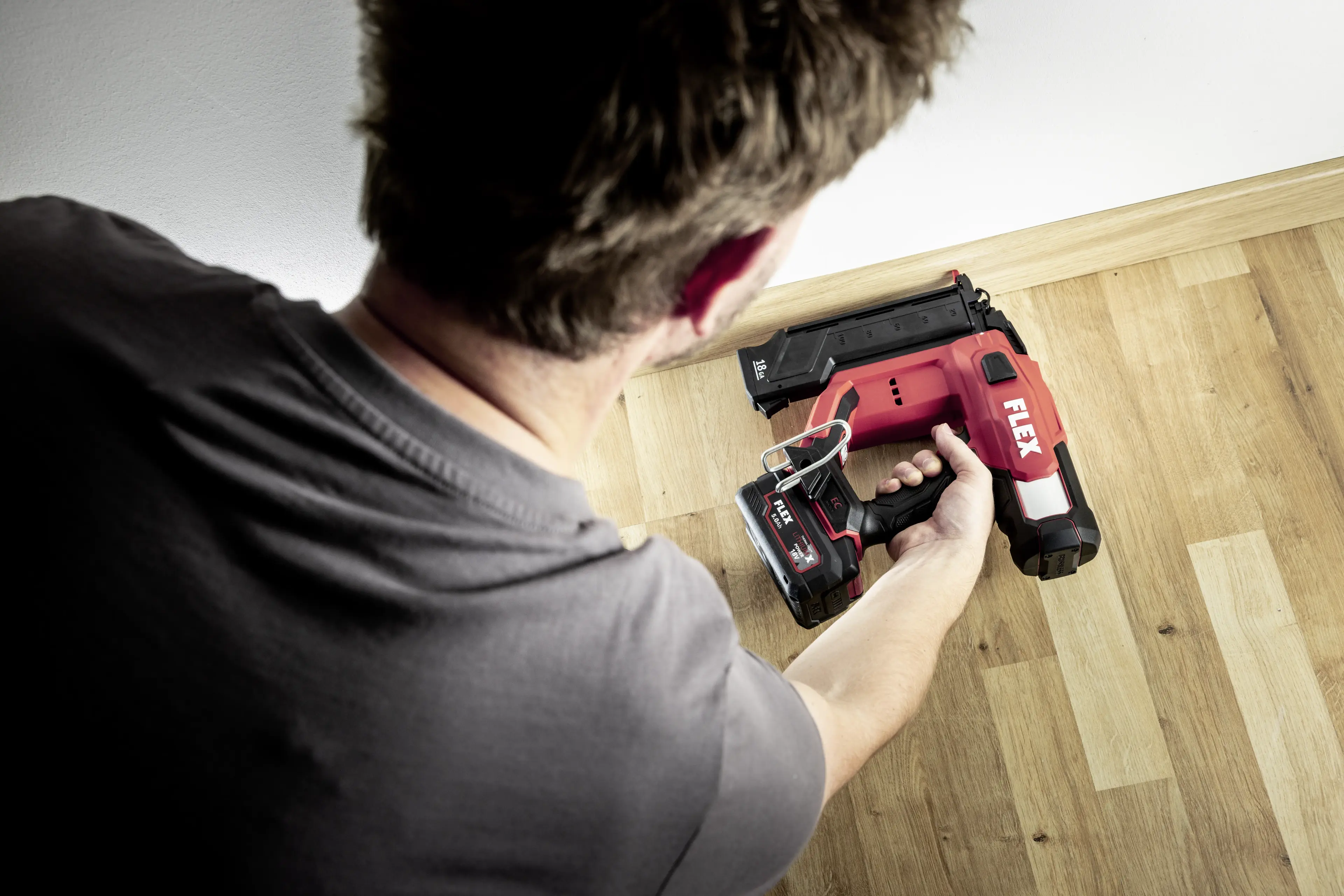 FLEX NB 16-54 18-EC C – aku hřebíkovačka 18 V na kolářské hřebíky