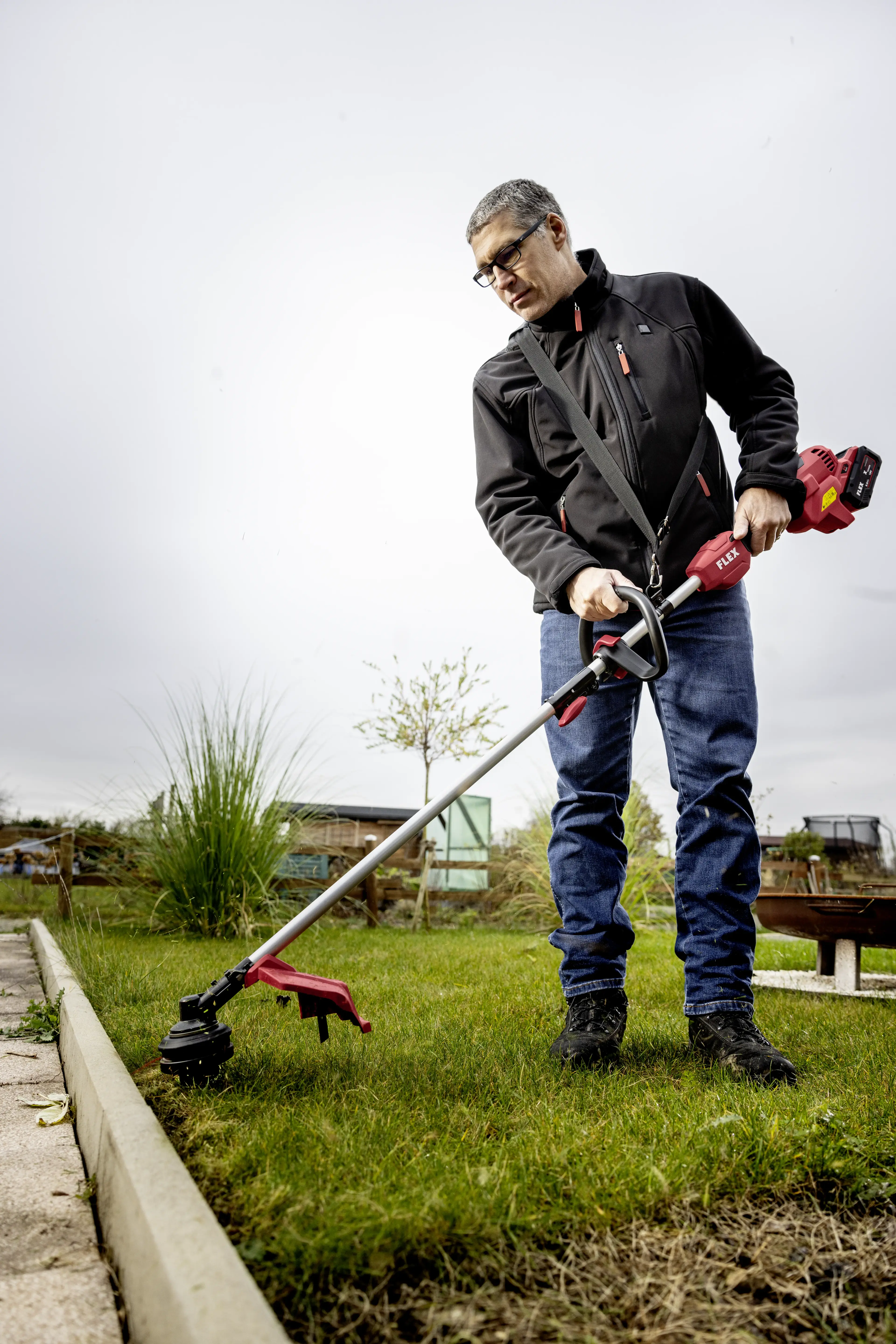 FLEX GLT 35 18-EC, Akumulátorová strunová sekačka 18 V + FLEX P-Set 18-88 R sada dvou akumulátorů 8,0 Ah a rychlonabíječky