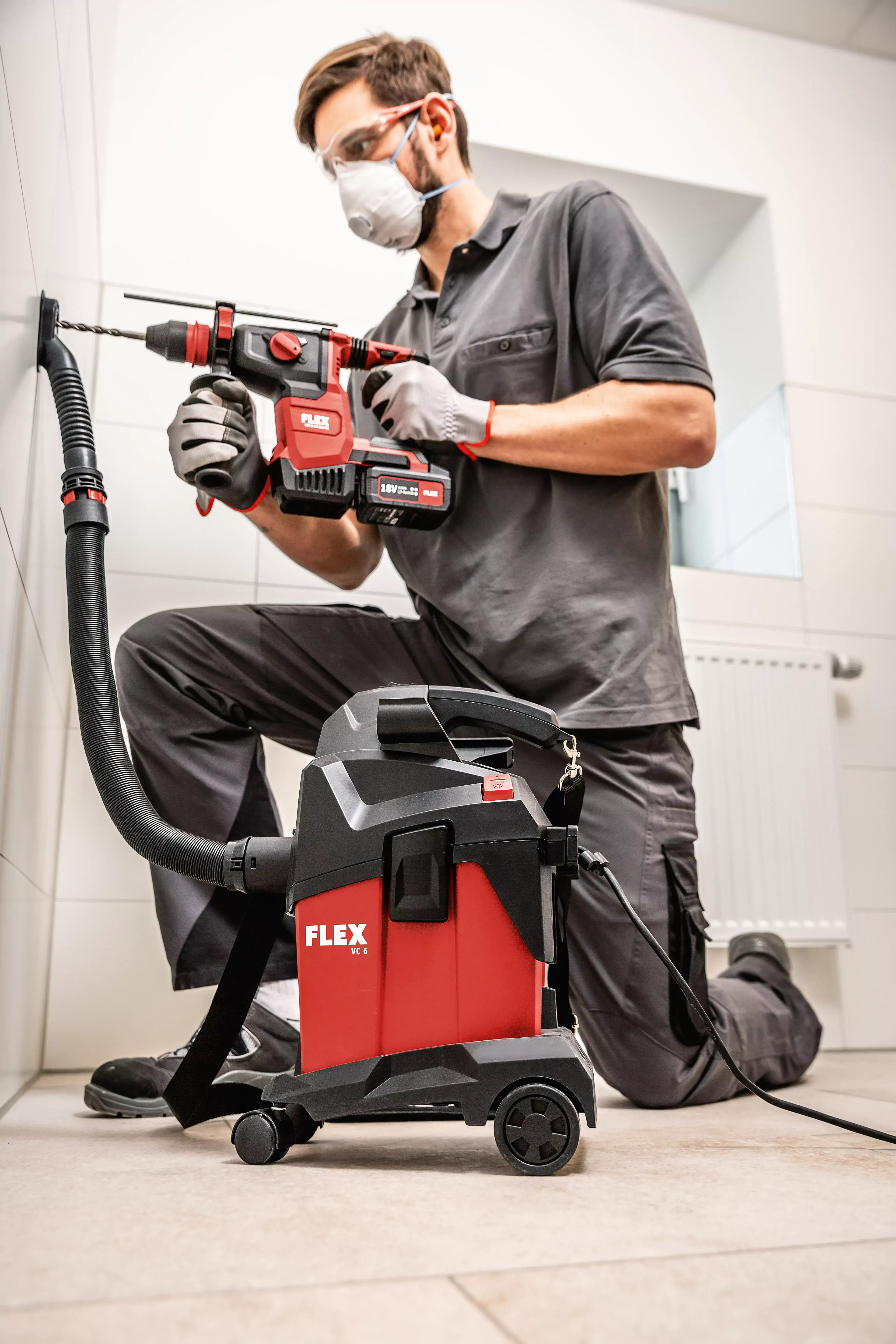 FLEX VC 6 L MC kompaktní vysavač 6 l, třída L + fleecové filtrační sáčky