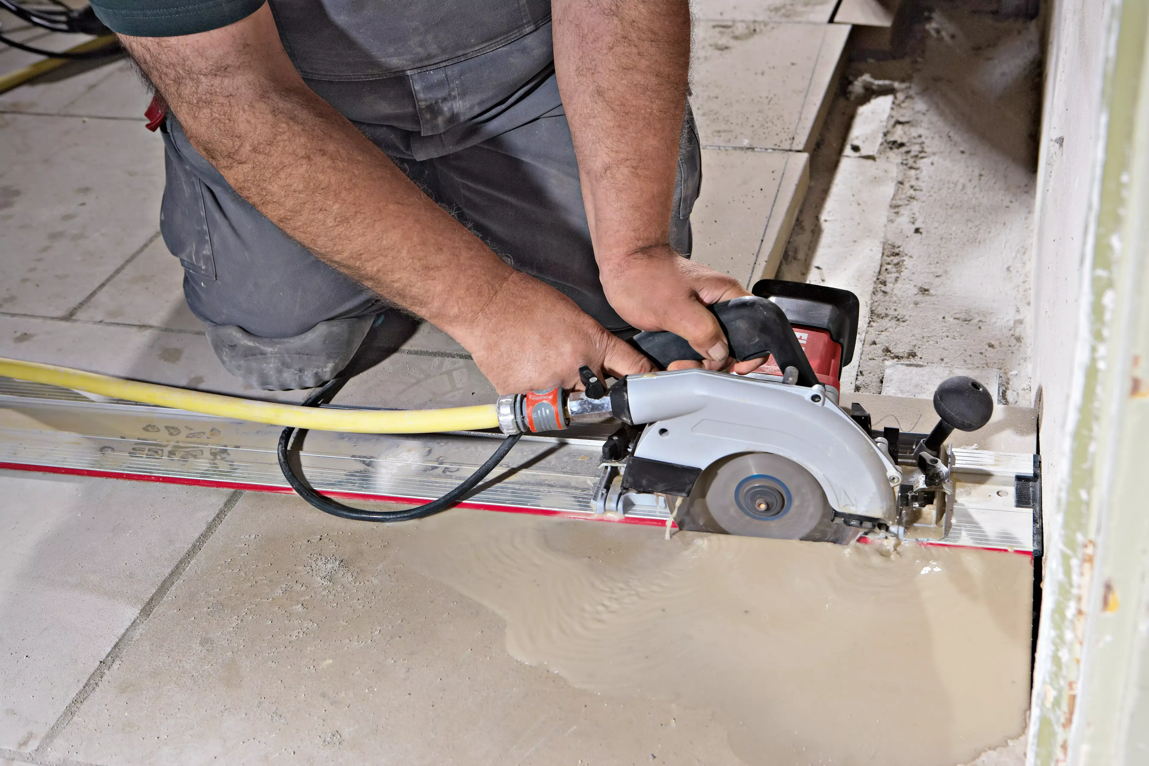 FLEX CS 60 WET, Diamantová pila na mokré řezy, řezy v pokosu do 45 °,se spínačem PRCD + GRS 160 Vodící lišta pro okružní pily