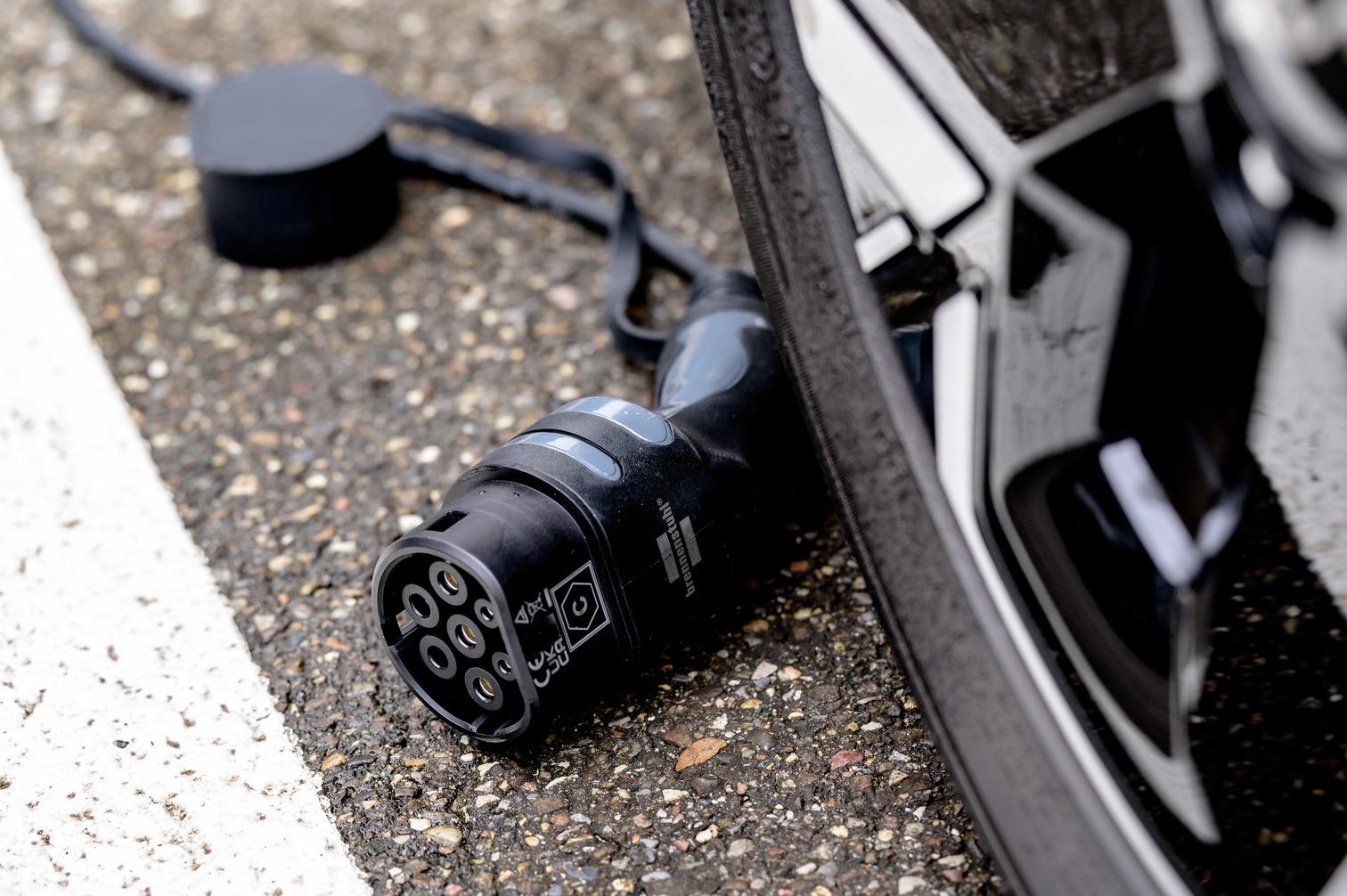 Brennenstuhl nabíjecí kabel EV typ 2, 22kW (nabíjecí kabel e-mobilita typ 2, 7m, IP55, 3fázový, nabíjecí kabel režim 3 s brašnou pro elektrická a hybridní vozidla)