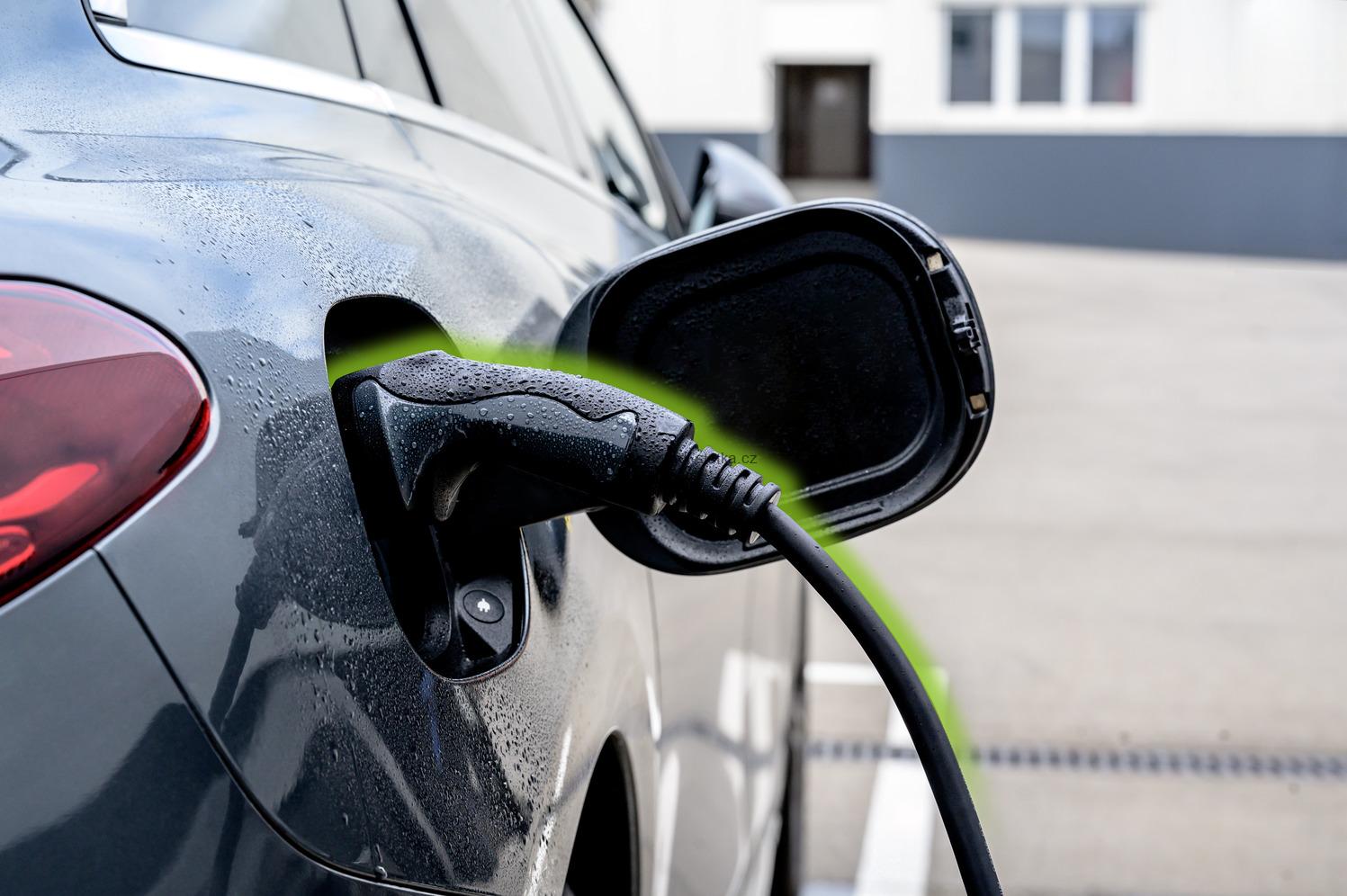 Brennenstuhl nabíjecí kabel EV typ 2, 22kW (nabíjecí kabel e-mobilita typ 2, 7m, IP55, 3fázový, nabíjecí kabel režim 3 s brašnou pro elektrická a hybridní vozidla)